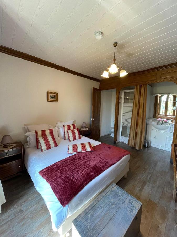 Manoir Du Grail Bed & Breakfast Devesset ภายนอก รูปภาพ