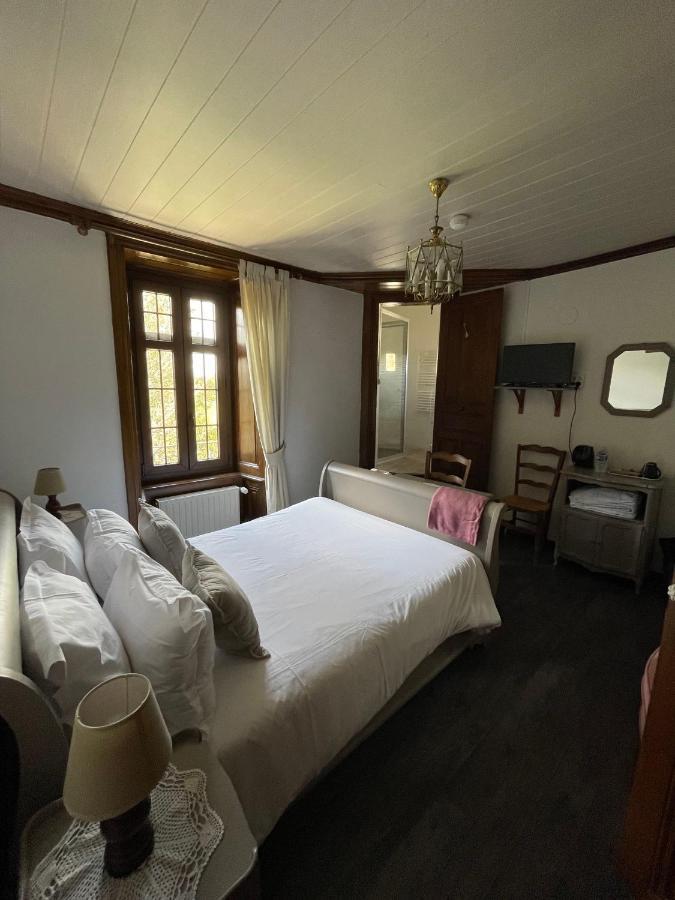 Manoir Du Grail Bed & Breakfast Devesset ภายนอก รูปภาพ